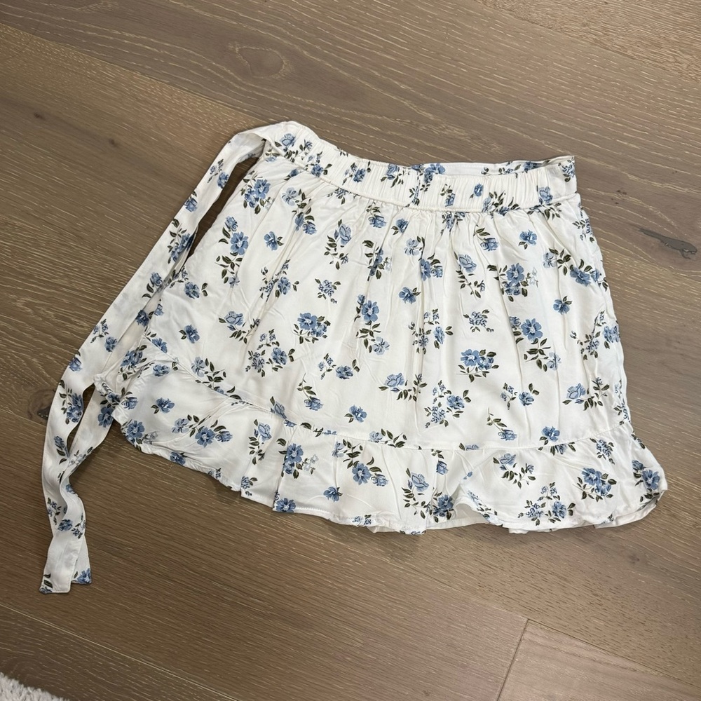 HOLLISTER 2PIECE SET - Picture 10 of 14